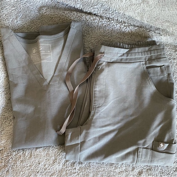 Figs Dark Space Grey Scrub Set XS - Picture 1 of 1